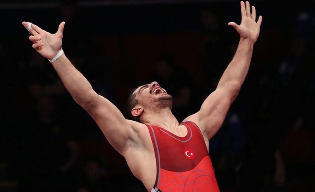 Milli güreşçi Taha Akgül 8. kez Avrupa şampiyonu