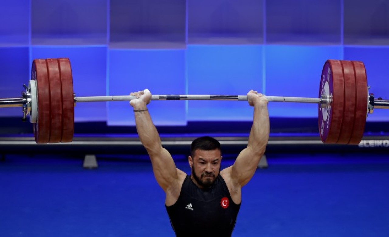 Milli halterci Daniyar İsmayilov,  Avrupa şampiyonu