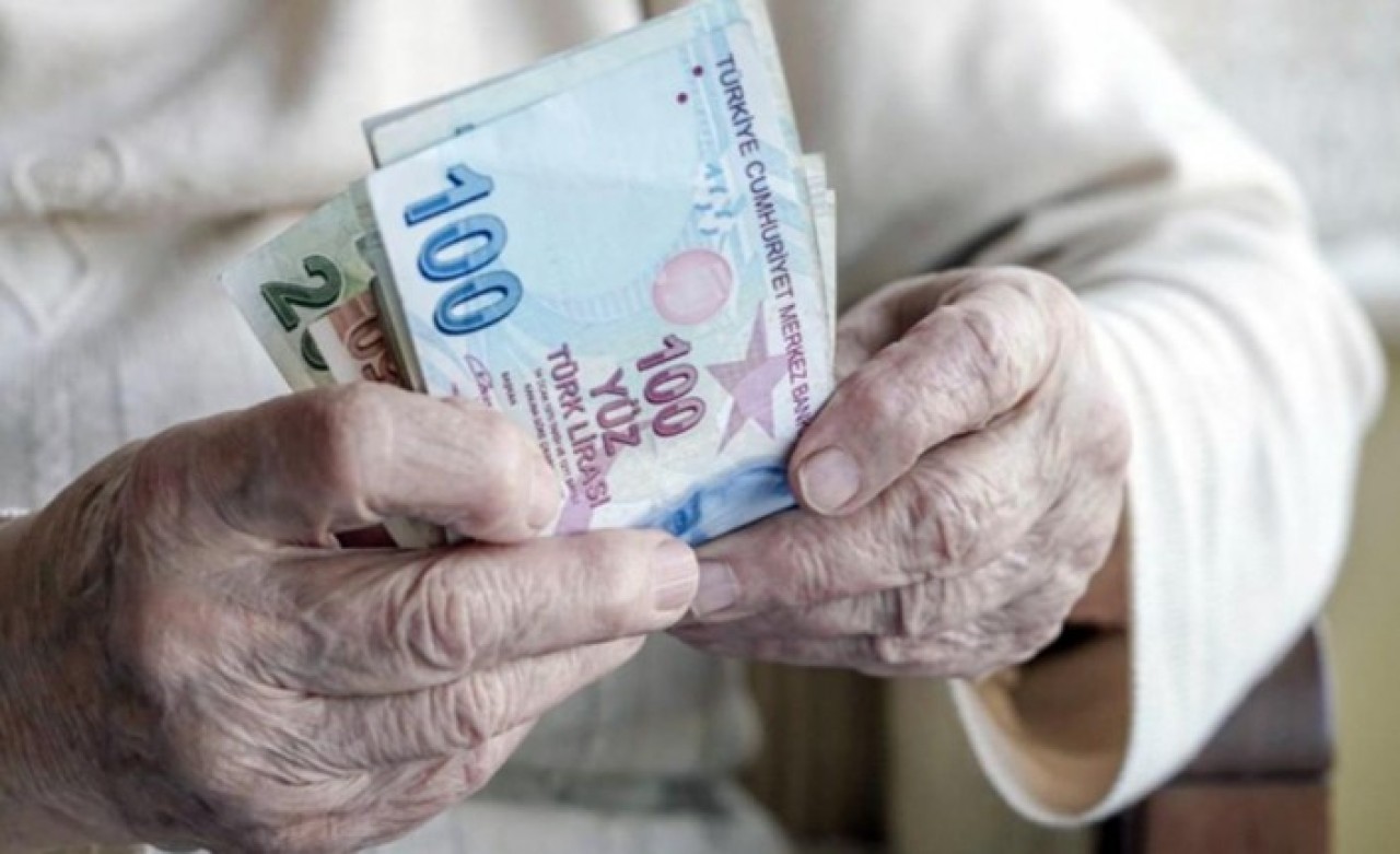 Milyonlarca emekli heyecanla bekliyor! İkramiyelere yapılacak zam oranı ne kadar olacak?