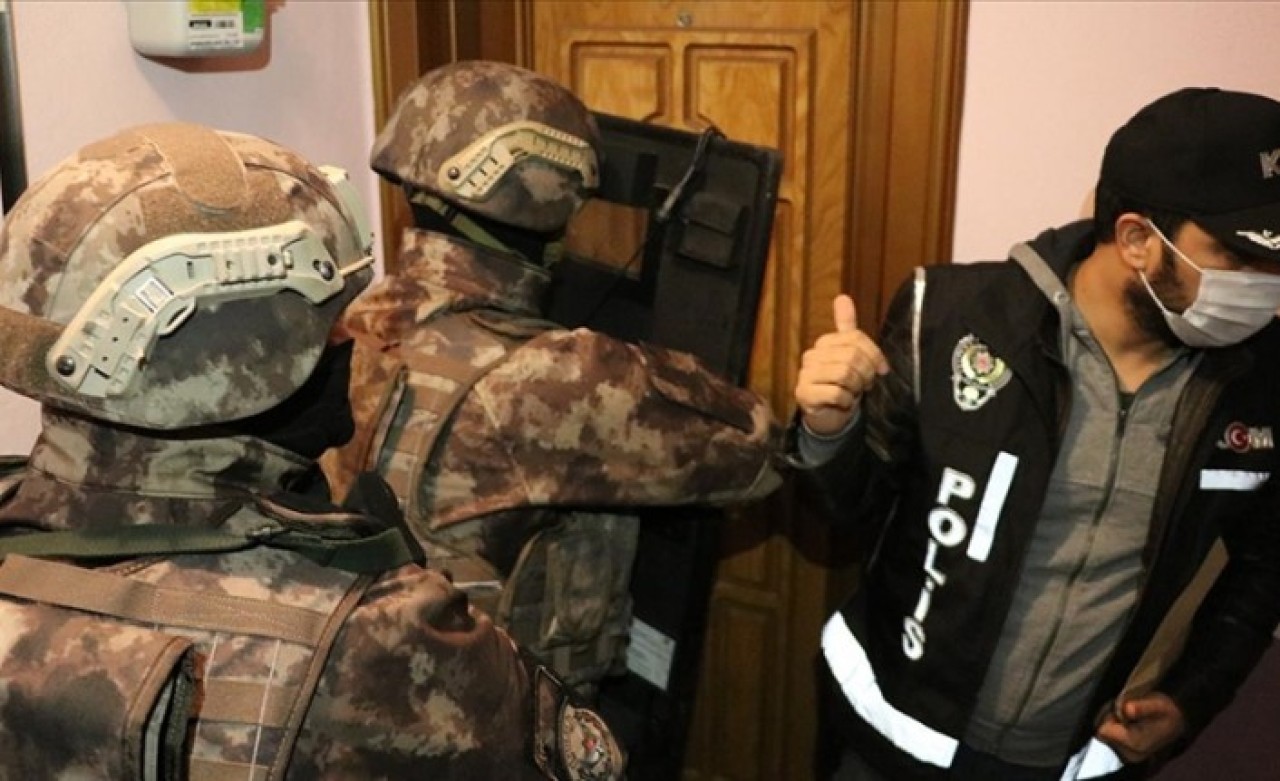 Şafak vakti nefes kesen operasyon: Aralarında yüzbaşı ve üsteğmenler de var!