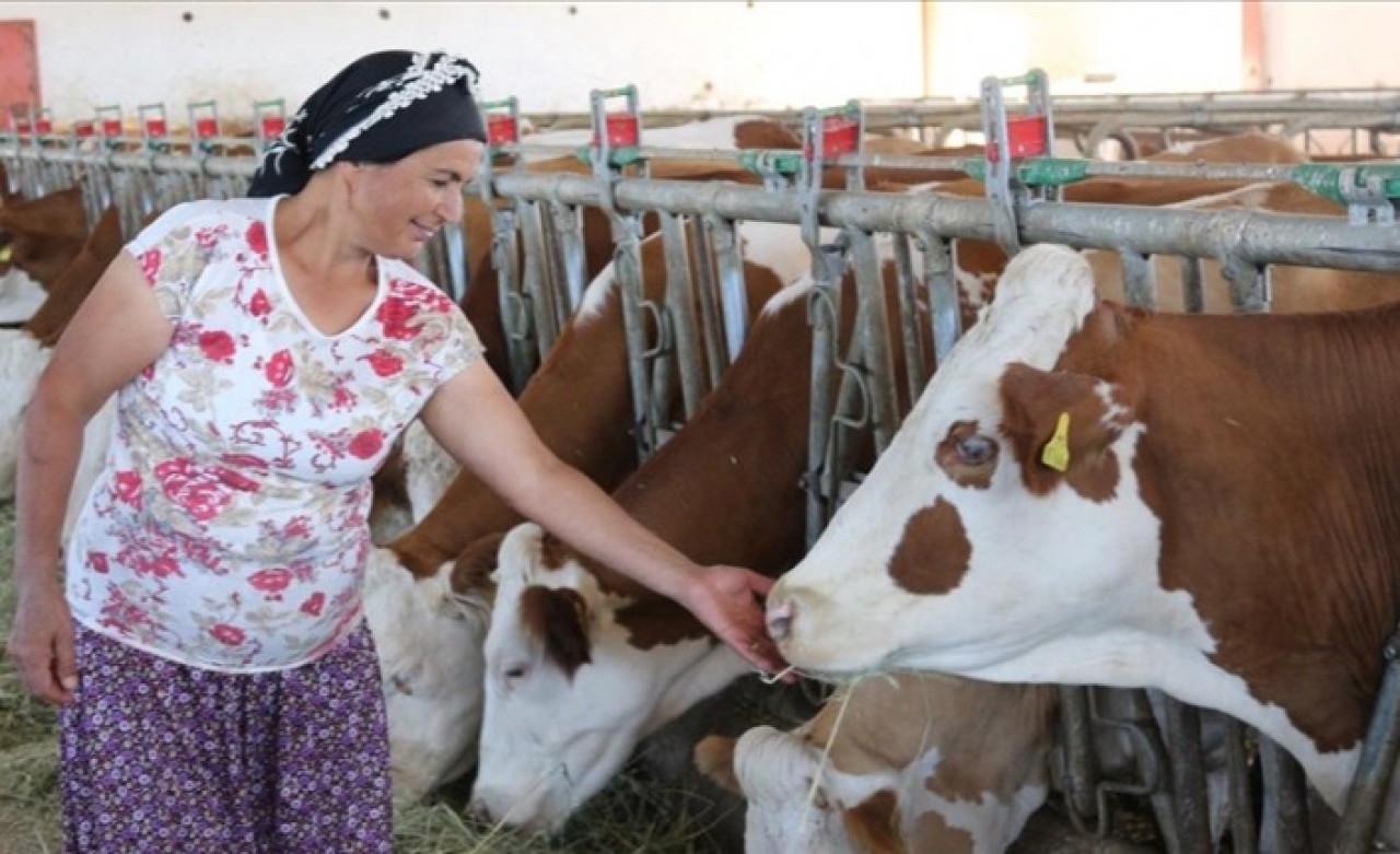 Türk kadını,  inandığı şeyi yapmayı ve neticelendirmeyi bilir