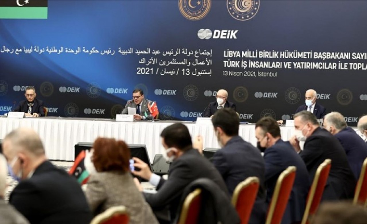 Türkiye-Libya Hibrit Yuvarlak Masa Toplantısı'nda yatırımcılarla bir araya geldi.