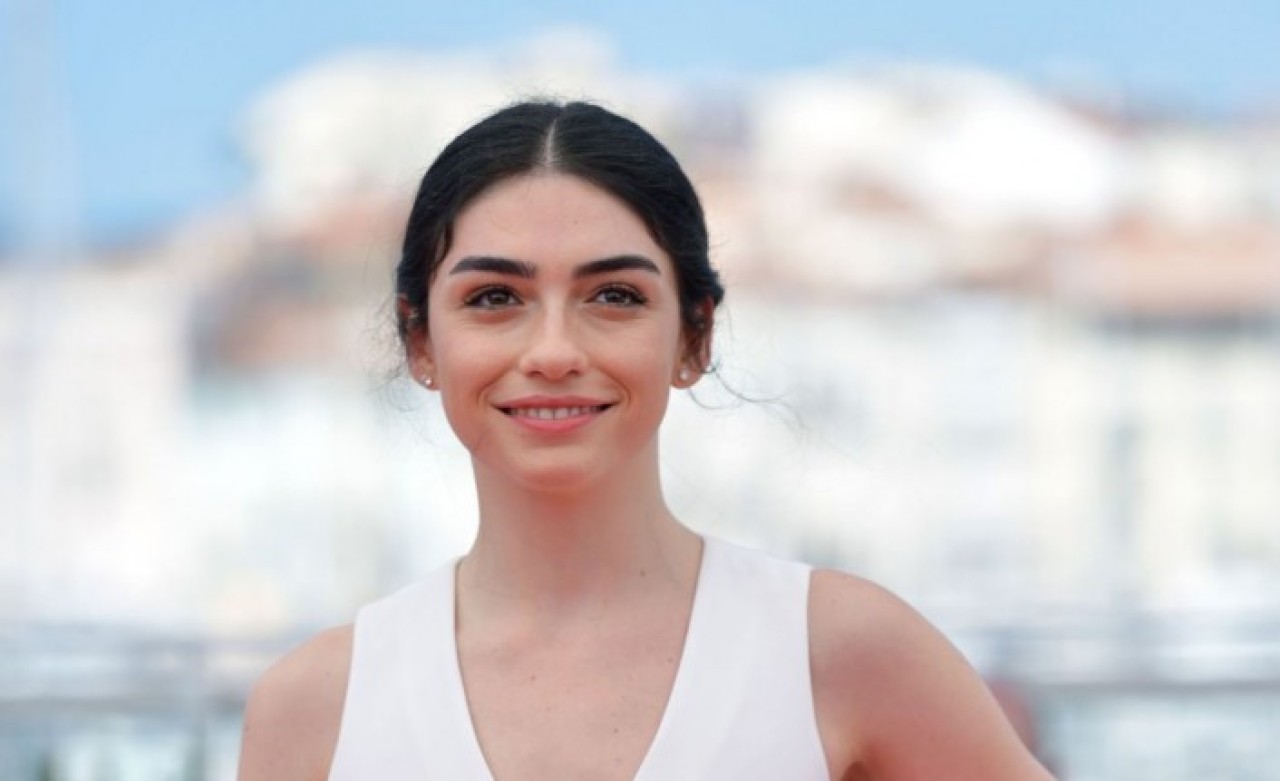 Ünlü oyuncu Hazar Ergüçlü'den 1915 Ermeni olaylarıyla ilgili skandal paylaşım: Anında sildi!