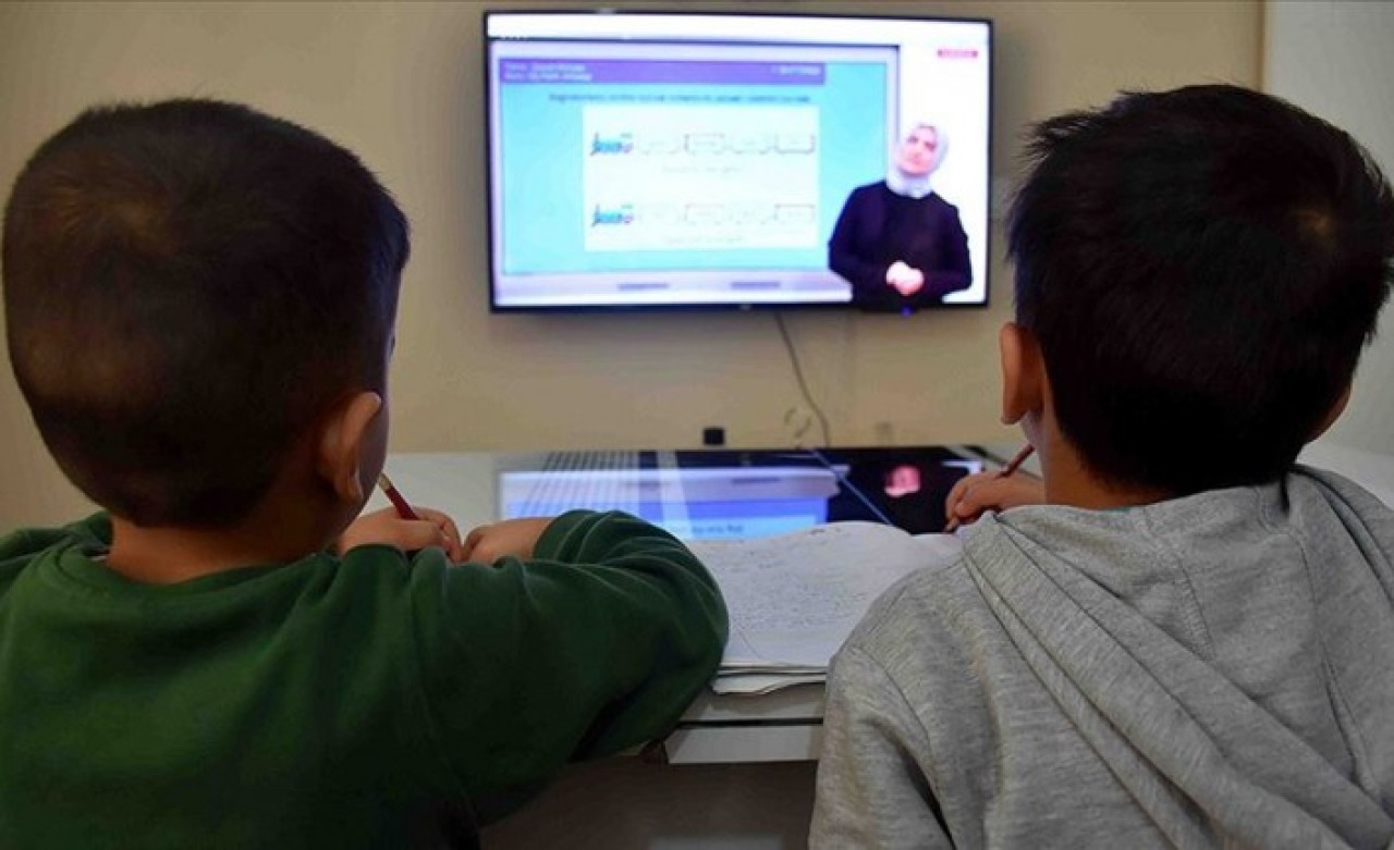 Uzaktan eğitim ile ilgili flaş karar: Yarından itibaren başlıyor
