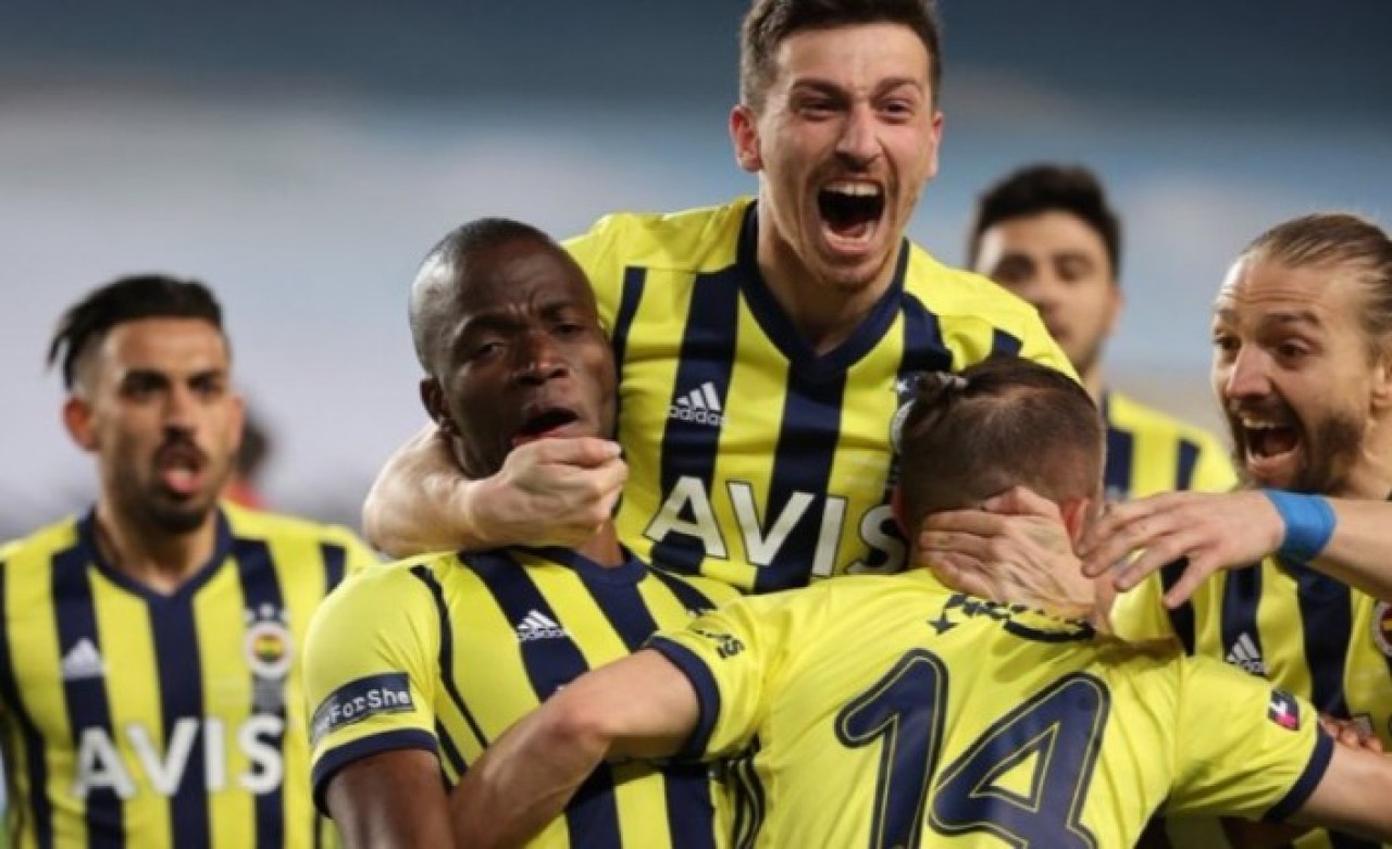 Zirve takibinde Fenerbahçe Gaziantep karşısında 3 puanı 3 golle aldı