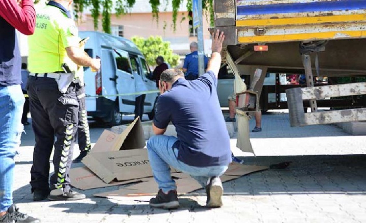 Adana'da bisikletiyle tırın altında kalan 12 yaşındaki Enes Akbulut öldü