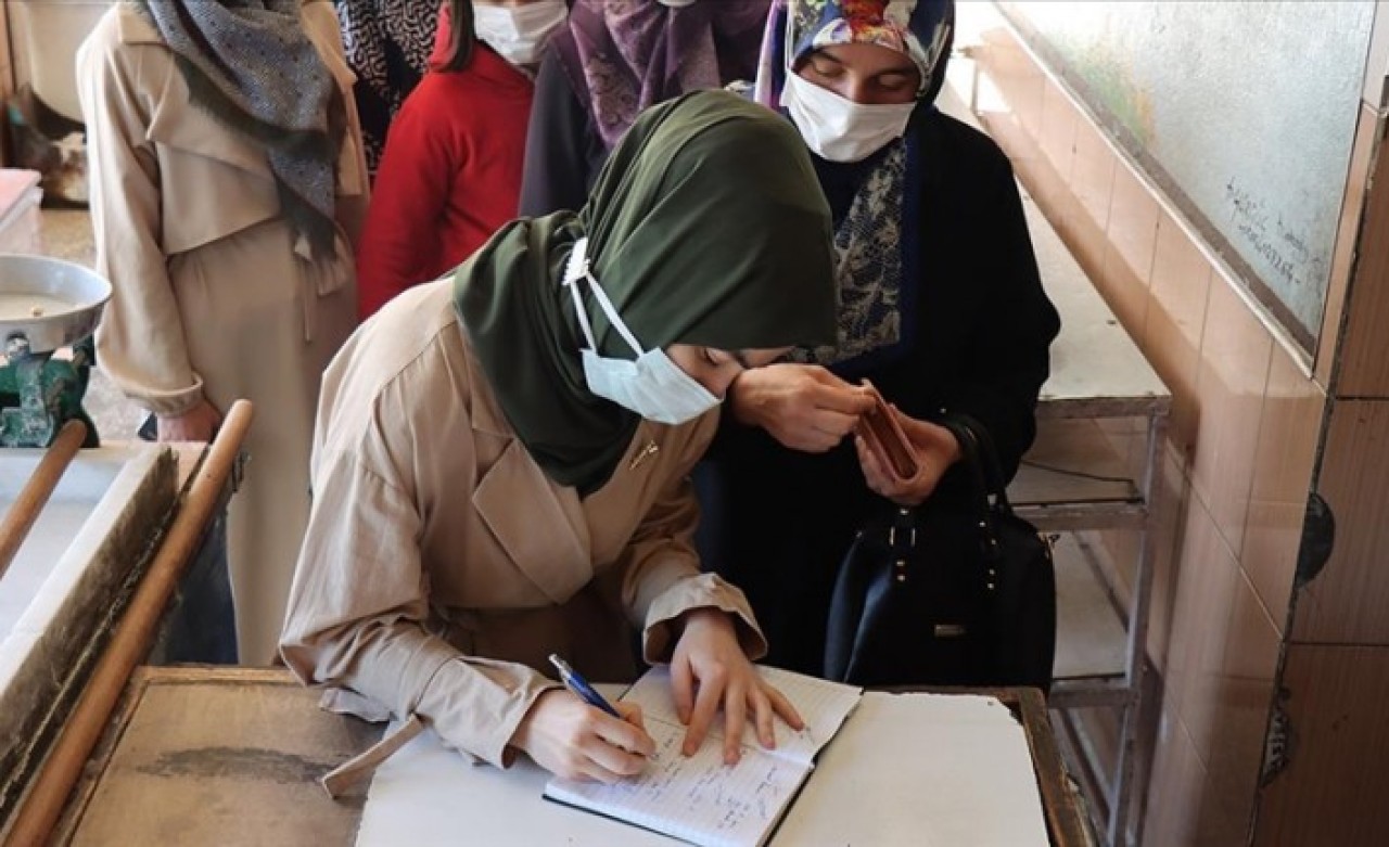 Adıyaman'da gönüllü kadınlar 'zimem defteri' ile 500 bin liraya yakın borç kapattı