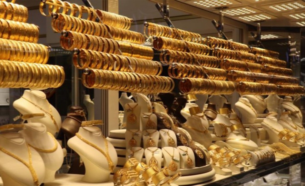 Altın tarihi rekora gidiyor! Bu fiyatlardan altın alınır mı satılır mı? Uzmanından bomba öneri!