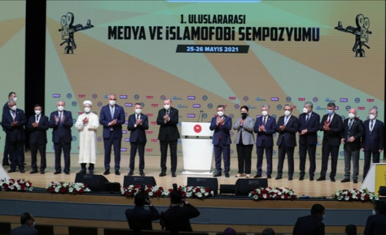 Bakan Ersoy: İslam'ı ve Müslümanları terörle,  şiddetle özdeşleştirme çabaları yoğun şekilde sürüyor