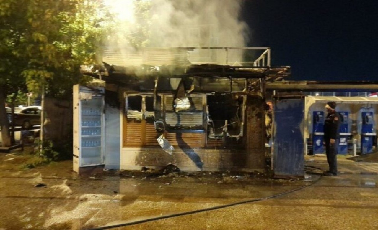 Bakırköy'deki Halk Ekmek büfesini yakan şüpheli yakalandı: Bakın neden yakmış?