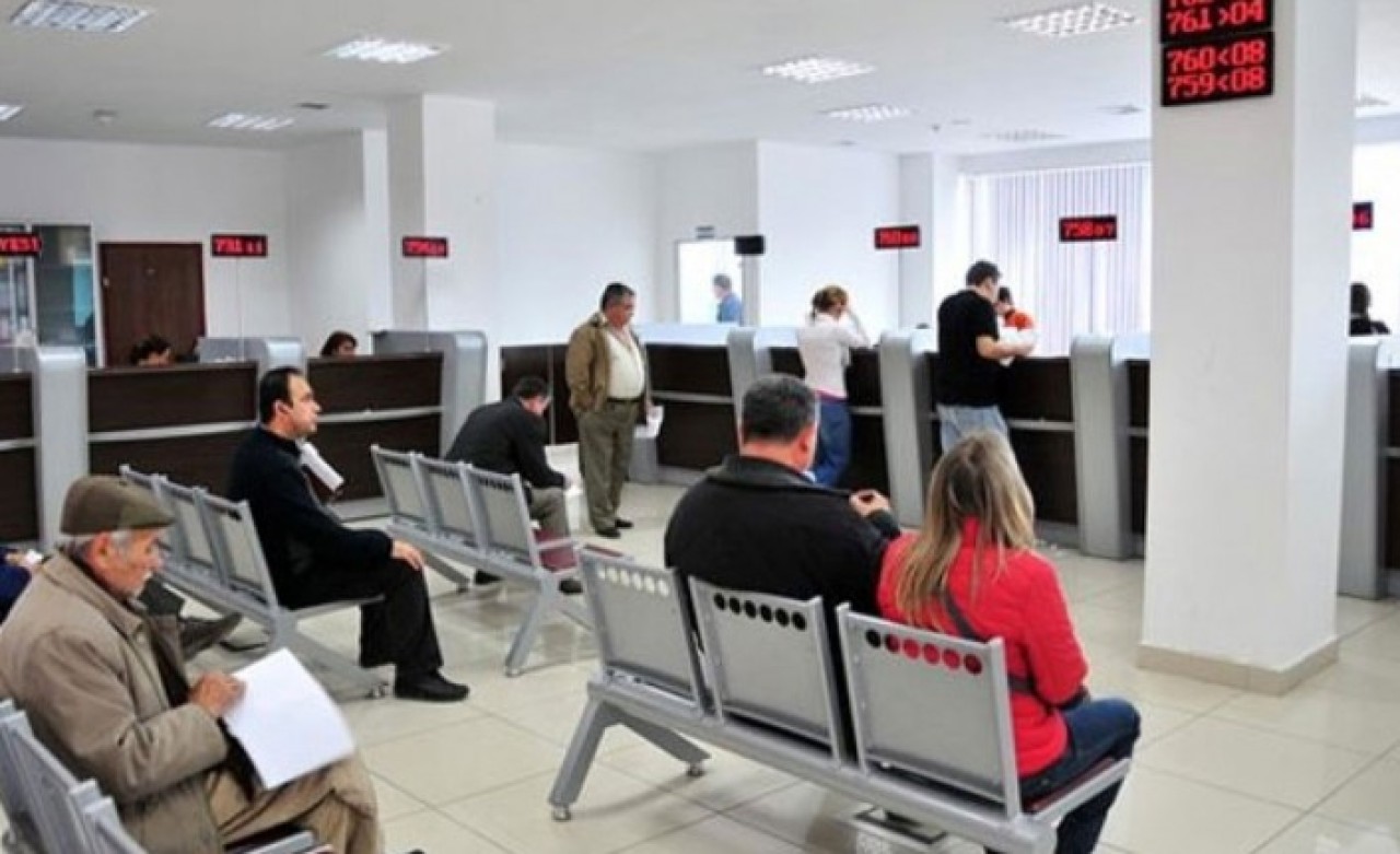 Bayram öncesi yapılacak maaş ödemeleri nedeniyle bankaların mesai saatleri değişti