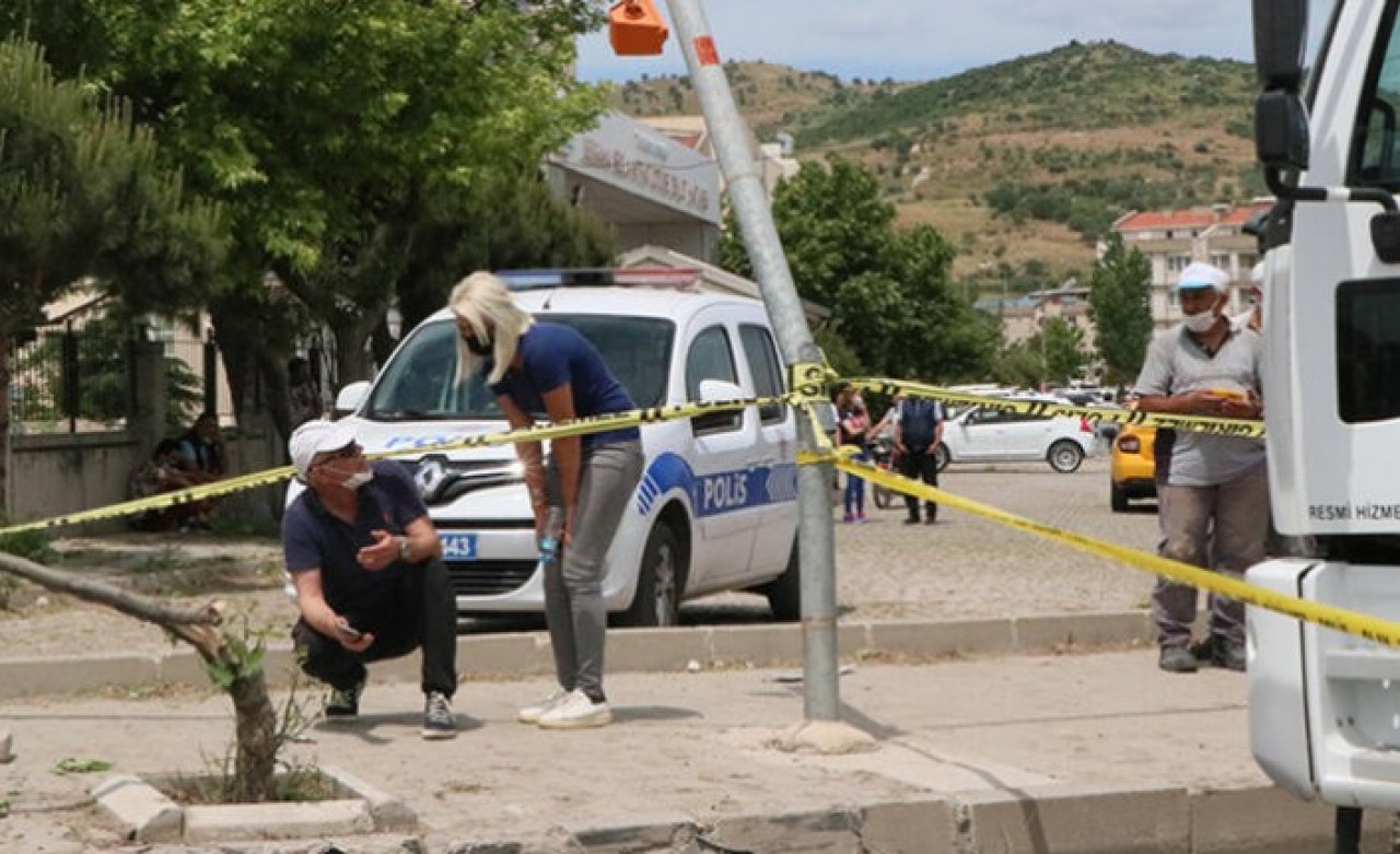 Bergama'da feci kaza: Erol Yılmaz ve Özgür Aydemir öldü