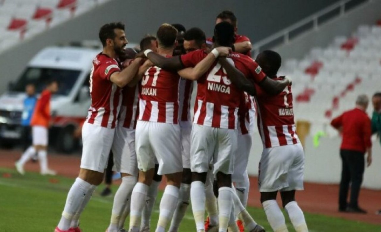 Beşiktaş kazandı,  Sivasspor çok sevindi