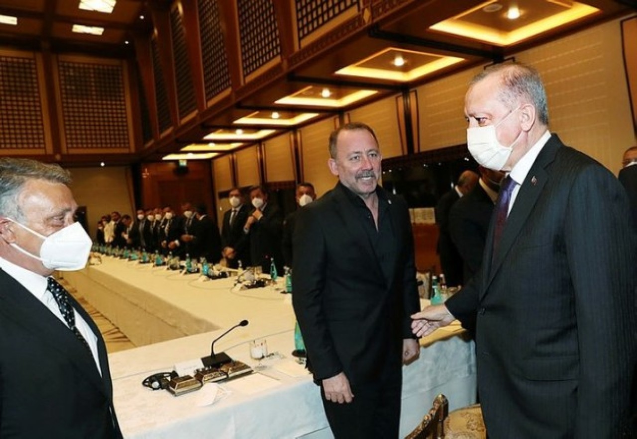 Cumhurbaşkanı Erdoğan,  Beşiktaş teknik heyeti ve futbolcuları kabul etti