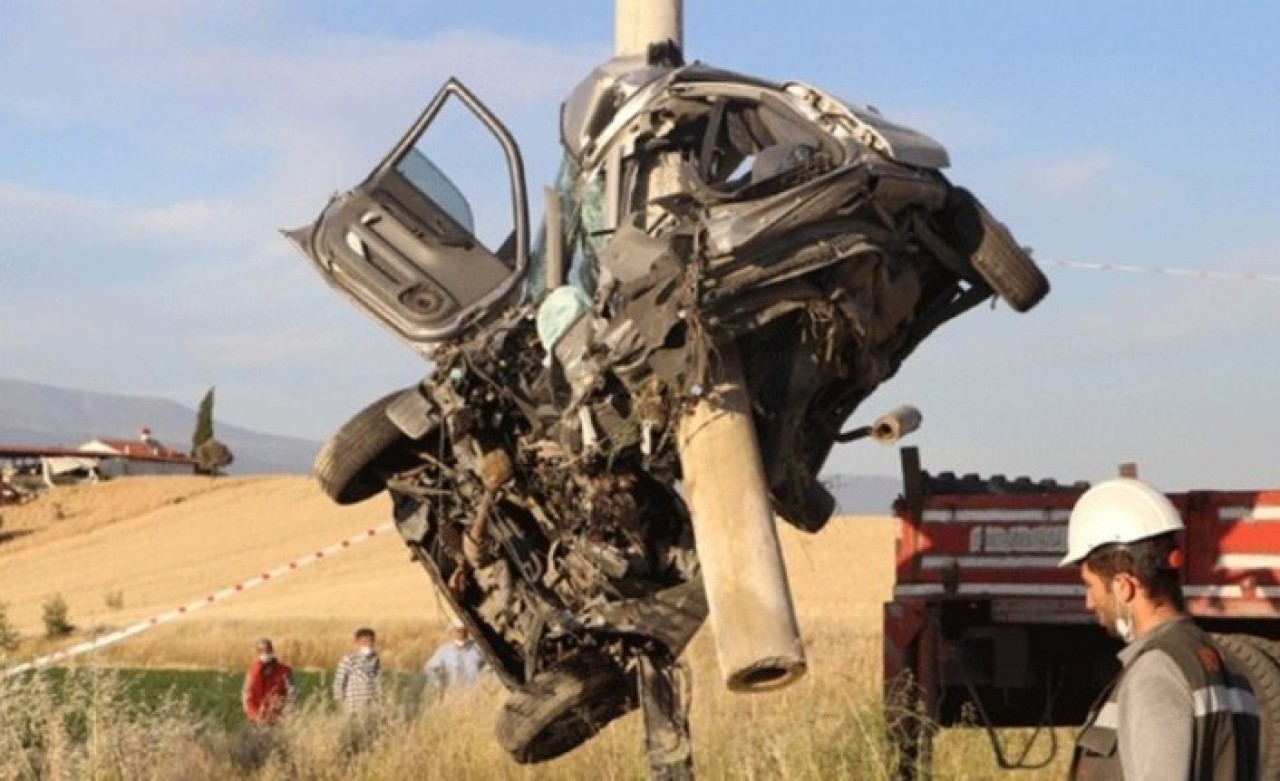 Denizli'de kaza: Ozan Yeşil ve Erkan Batum öldü