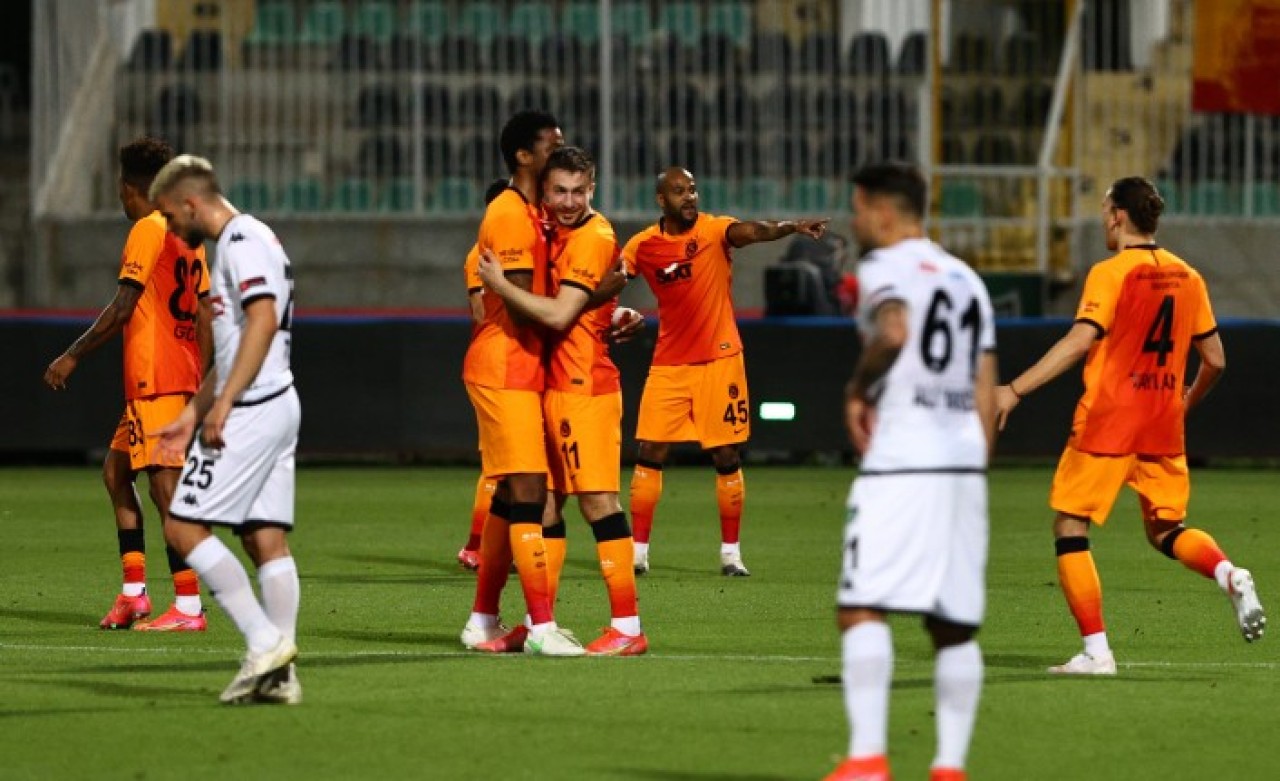 Galatasaray'a para dopingi: Denizli'de coştu,  Beşiktaş'ı yakaladı