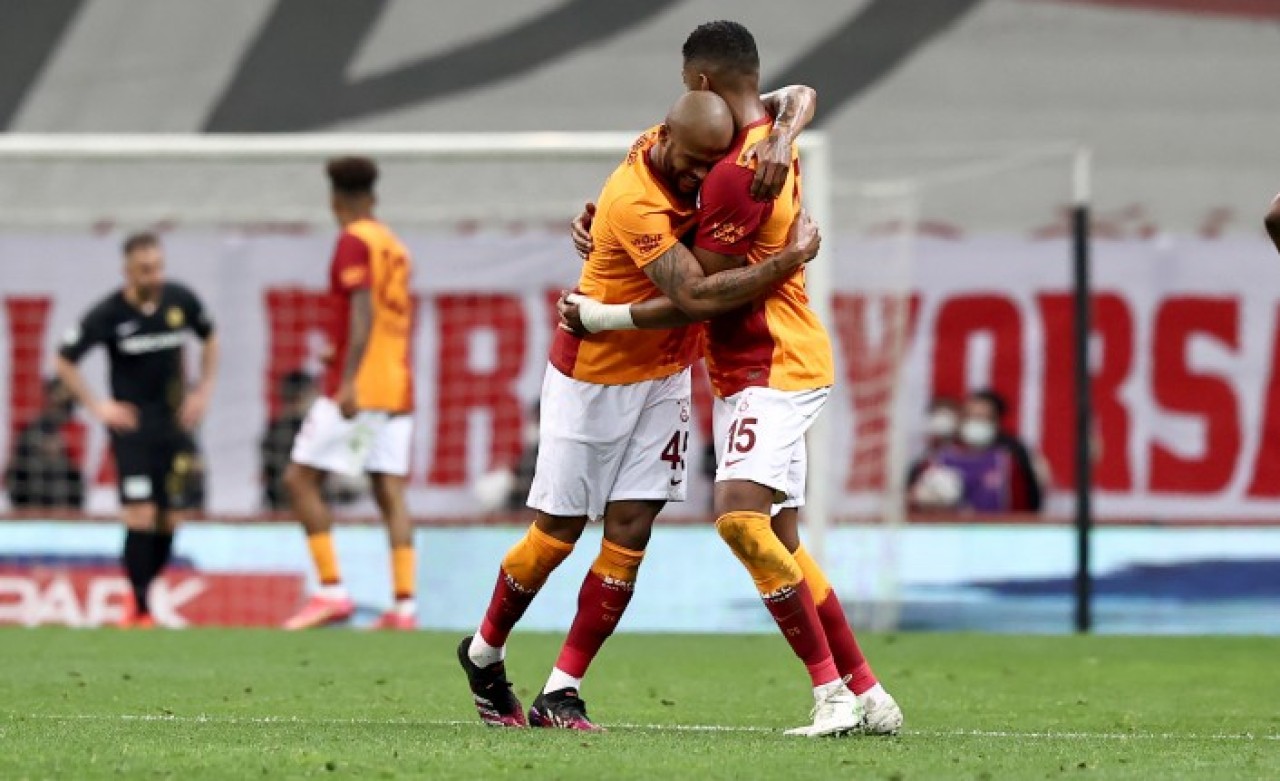 Galatasaray kazandı ama futbolcular gözyaşlarını tutamadı!