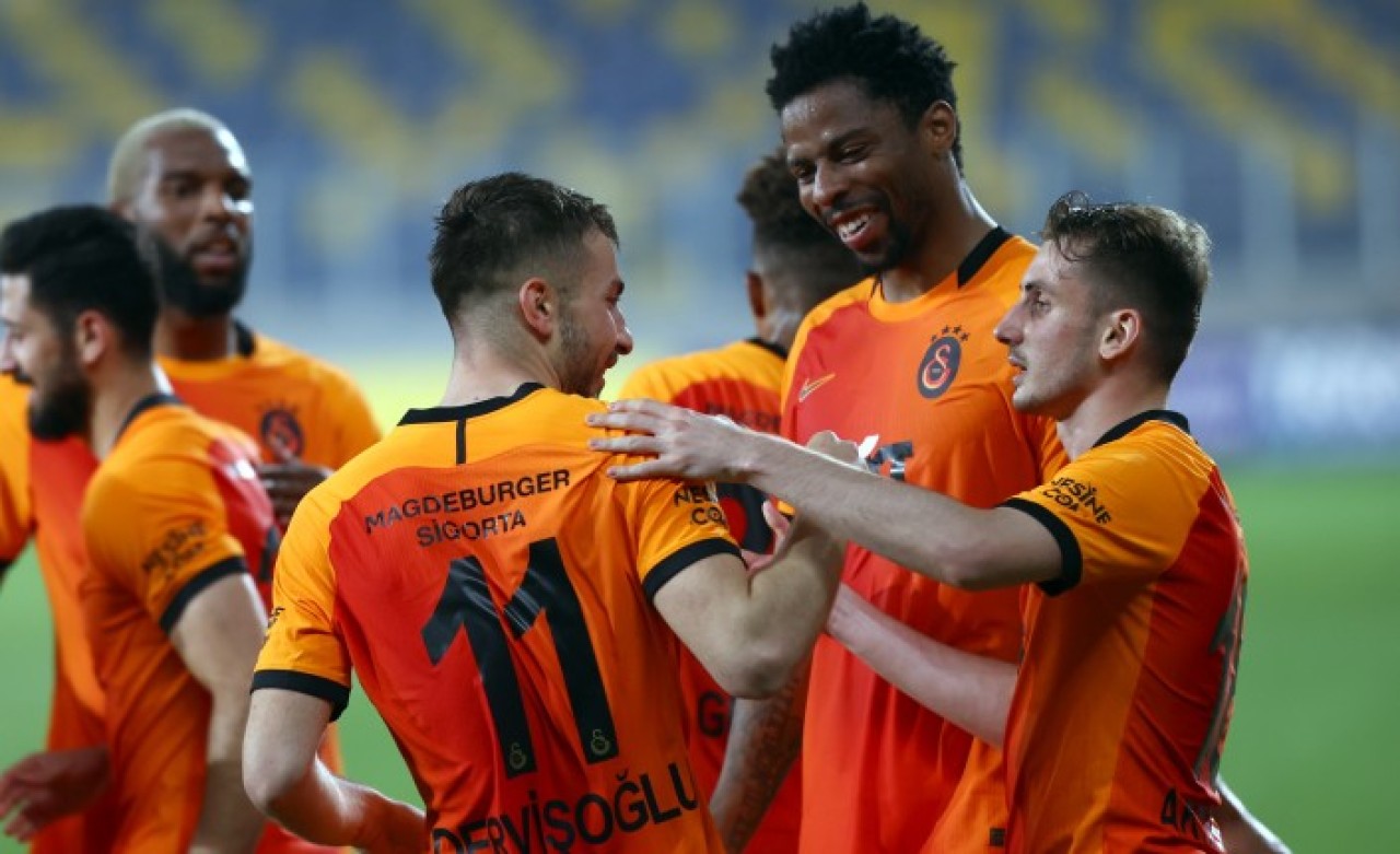 Galatasaray 'Zirvede yarışa devam' dedi,  Gençlerbirliği'ni ateşe itti! 