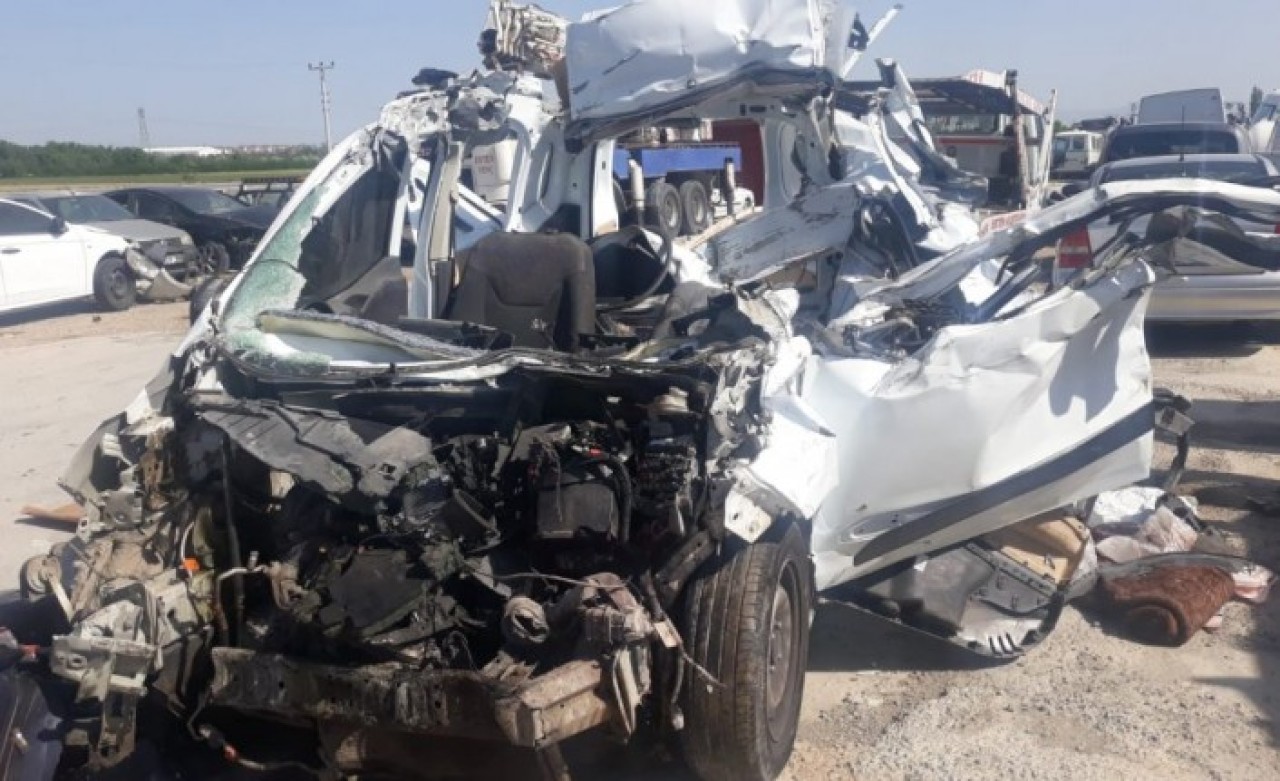 Konya'da tıra çarpan araçtaki Selahattin Alkan ve Metin Alkan öldü