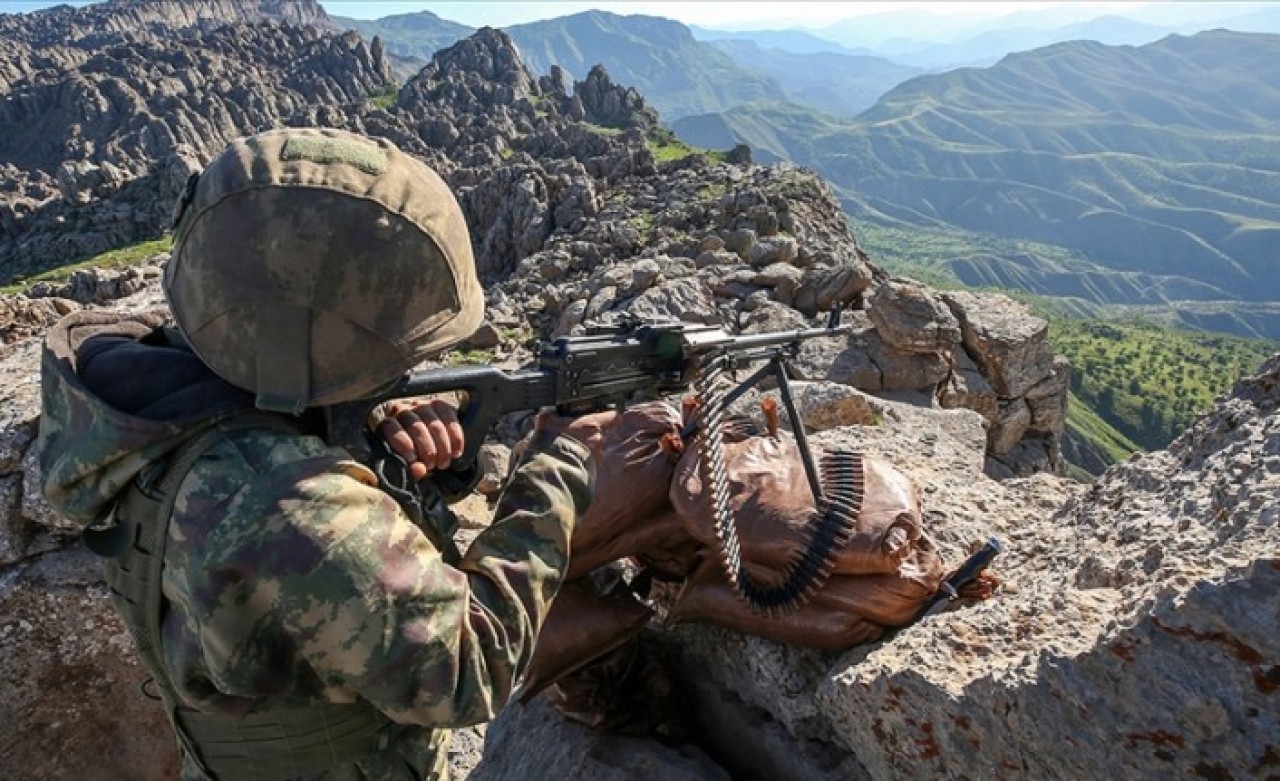 Mehmetçik'ten nefes kesen operasyon: Mağara da kurtaramadı!