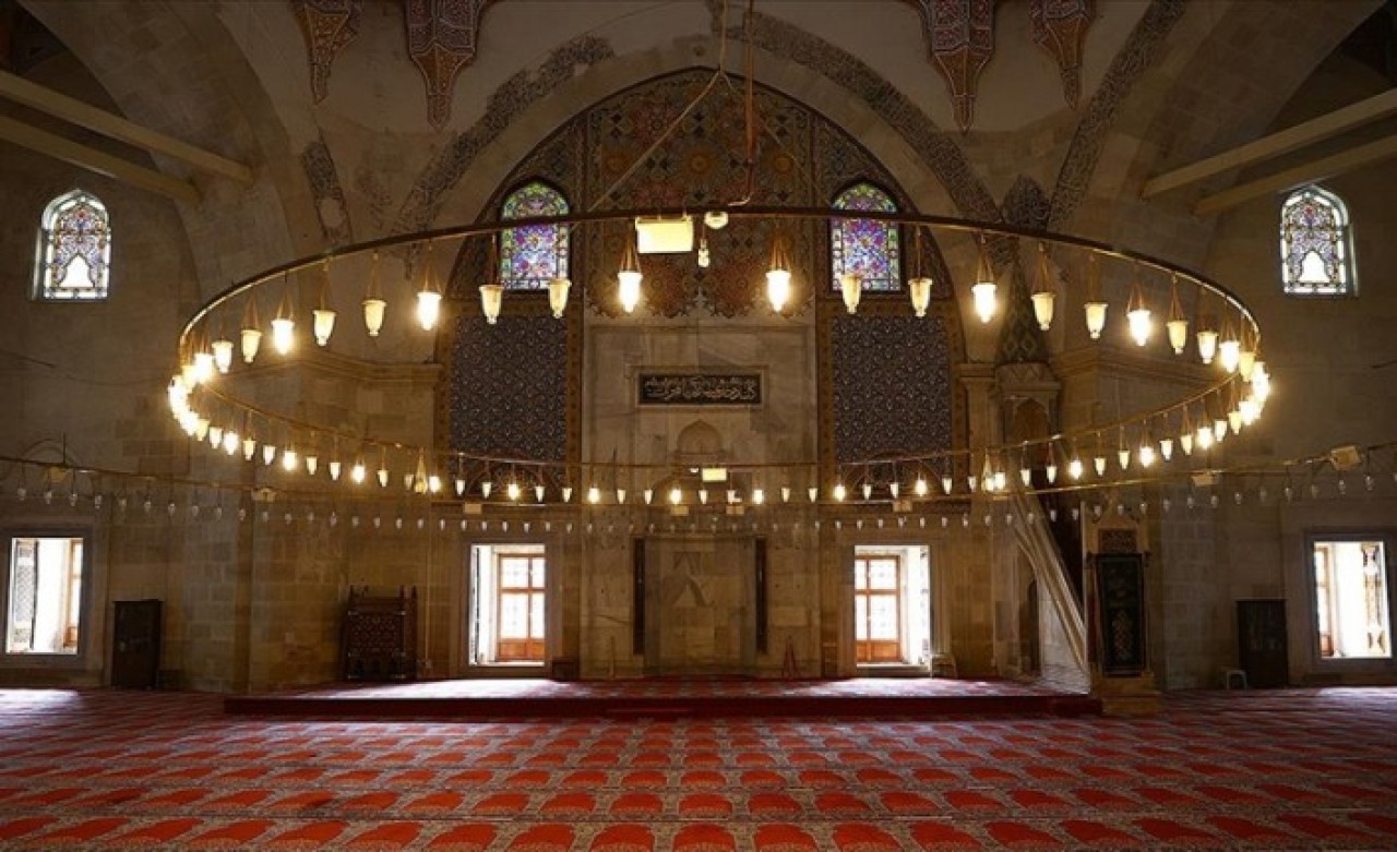 Osmanlı mimarisinin özgün eseri: Üç Şerefeli Cami
