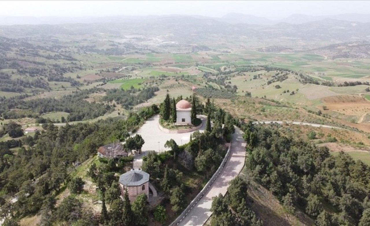 Osmanlı'nın ilk kadısı  Dursun Fakih'in türbesine ulaşımın sağlandığı yol düzenlendi