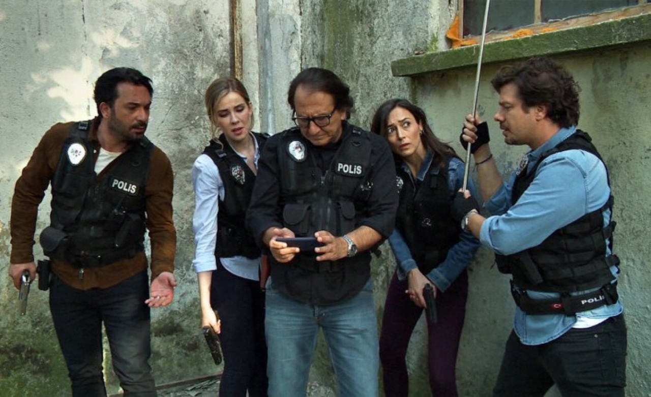 Arka Sokaklar'da yaprak dökümü: Sevilen isim diziden ayrılıyor