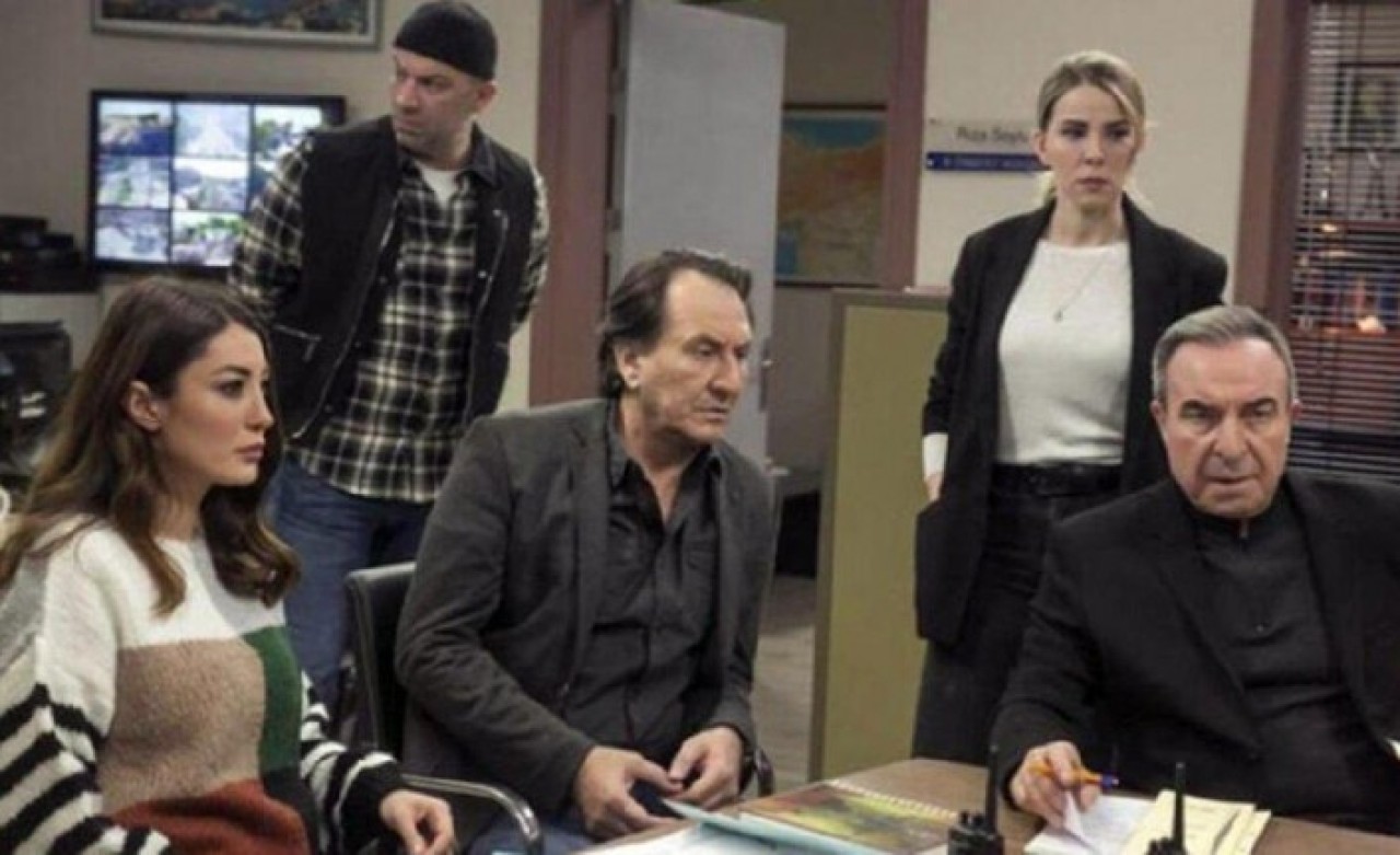 Arka Sokaklar dizisinde deprem: Ünlü oyuncu diziden ayrılıyor