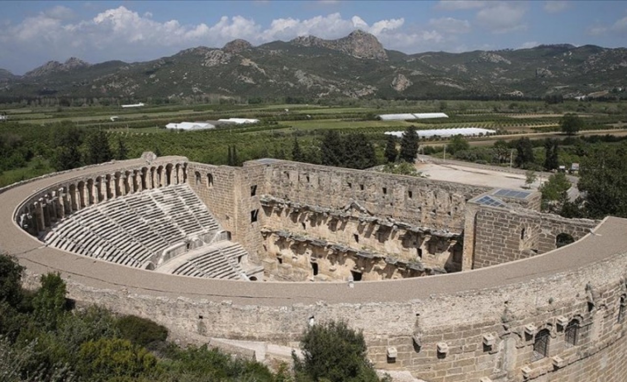 Aspendos Antik Kenti'nin UNESCO'nun kalıcı listesine alınması için çalışma yürütülüyor