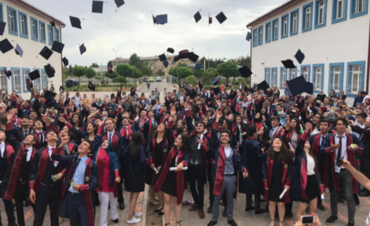 Bakan Selçuk açıkladı: Liselerde mezuniyet şartları belli oldu