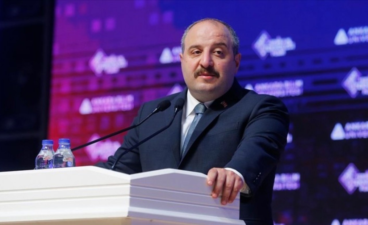 Bakan Varank: Dünya F-35'leri değil savaşan İHA'larımızı konuşacak