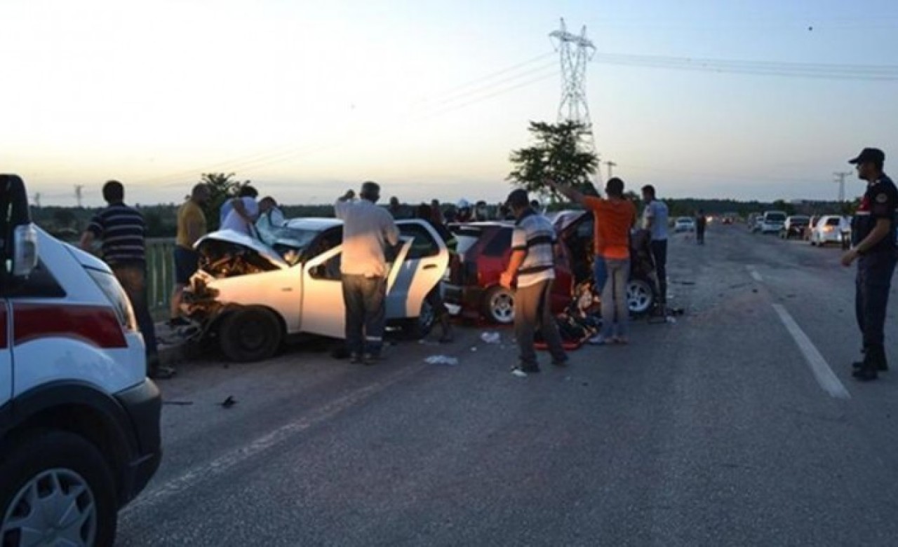 Biga'da katliam gibi kaza: Arif Zorlu,  Hatice Zorlu ve Mehmet Aydoğdu öldü,  4 ağır yaralı var