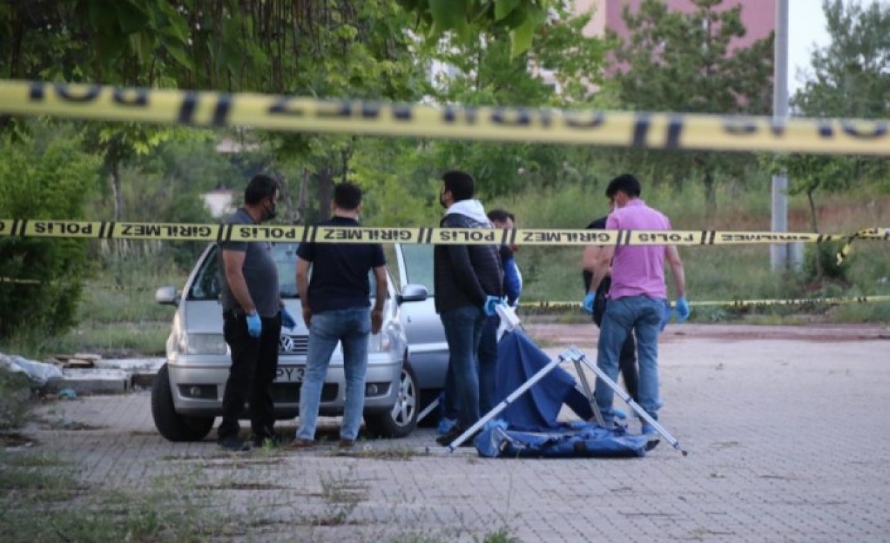 Eskişehir'de emekli olduğu üniversitenin otoparkında kalp krizi geçirdi: Prof. Dr. Tahir Karasu öldü