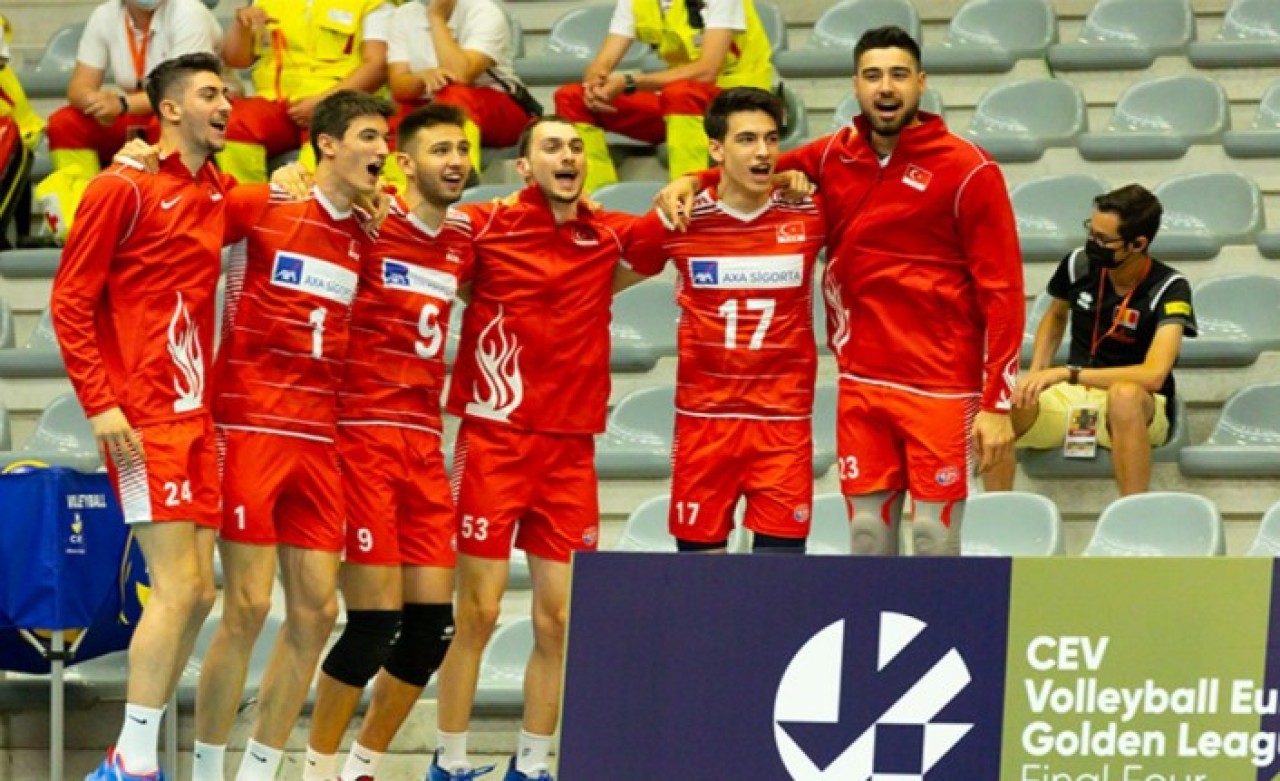 Futbolda hüsran,  voleybolda sevinç: A Milli Erkek Voleybol Takımı,  CEV Avrupa Altın Ligi şampiyonu oldu!