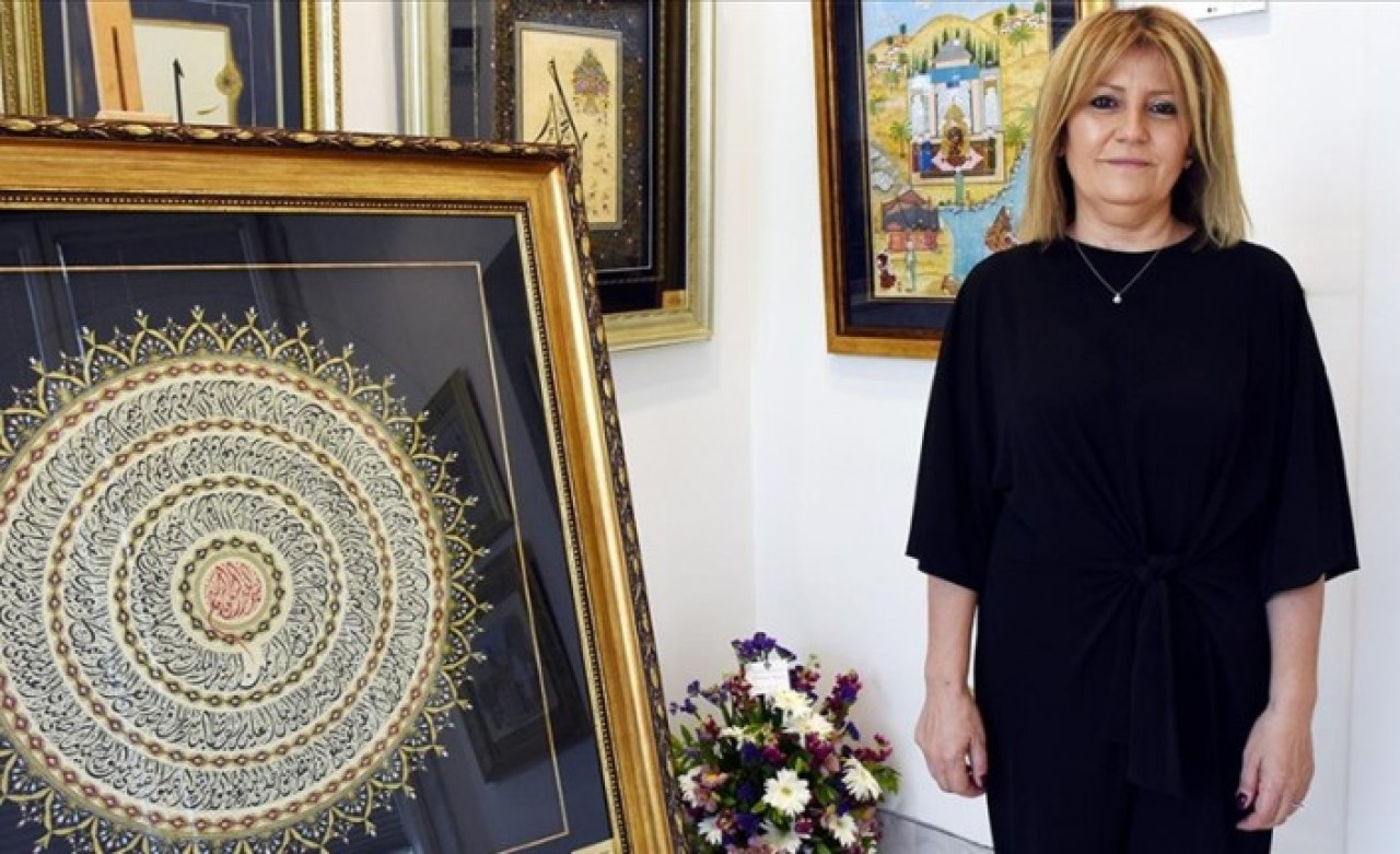 Hobi amacıyla başladığı tezhip ve minyatür sanatlarını gelecek kuşaklara aktarmaya çalışıyor