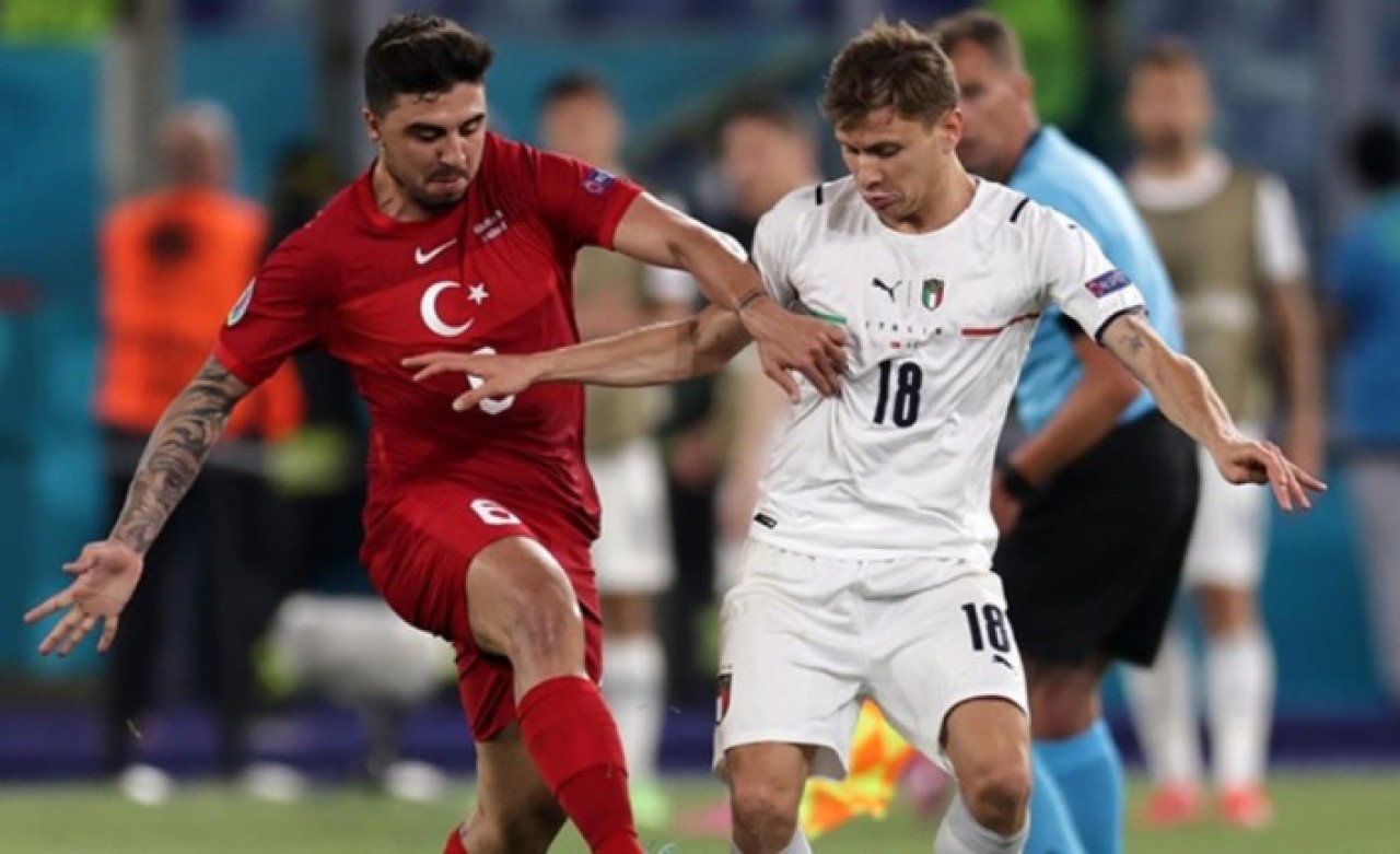 İtalya yenilgisi sonrası çekilen bu fotoğraf karesi Türk futbolseverleri kahretti