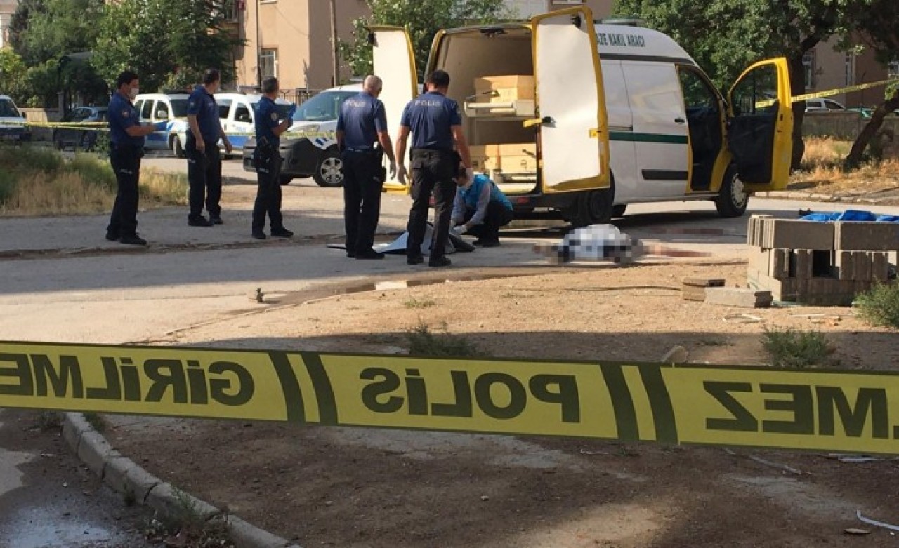 Konya'da Mesut Çoban,  ayrıldığı eşi Halime Uyar'ı öldürüp intihar etti