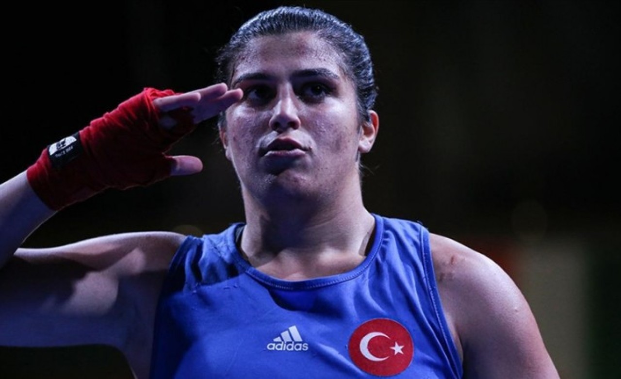 Milli boksör Busenaz Sürmeneli Fransa'da altın madalya kazandı!