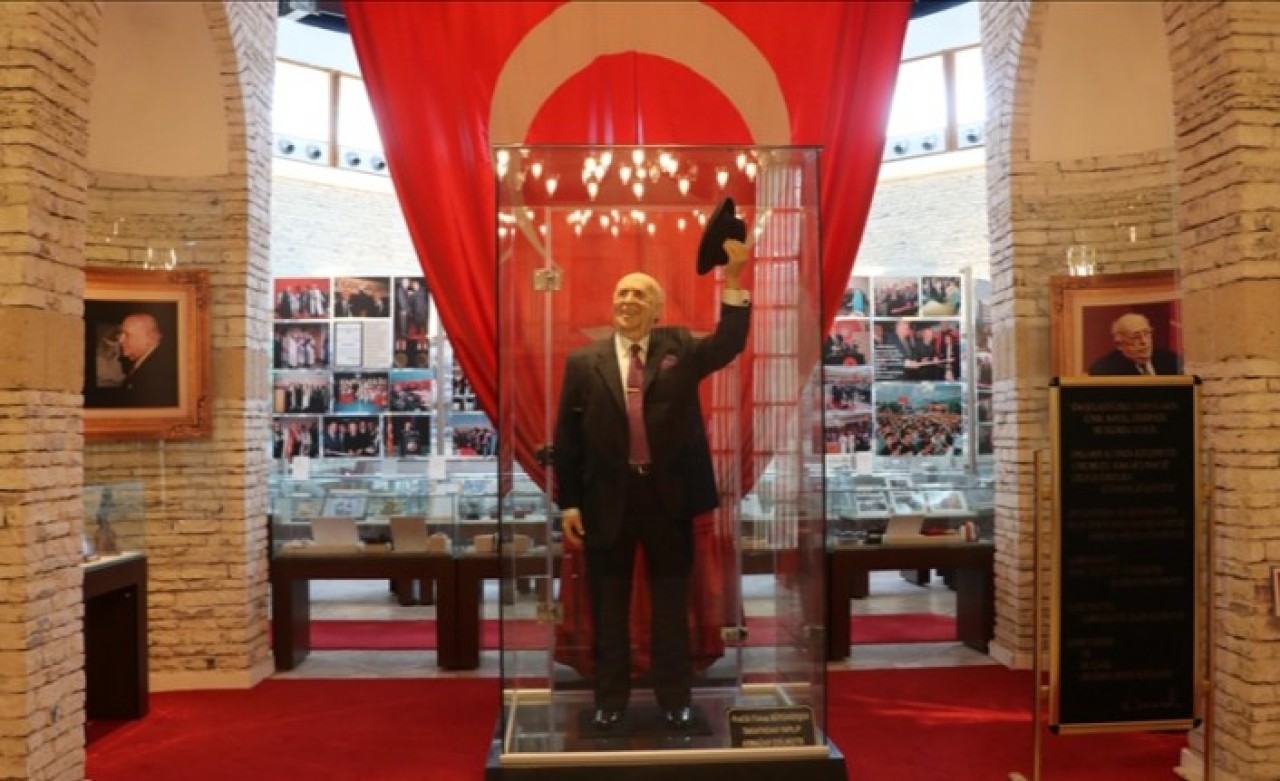 Süleyman Demirel'in hatırası Isparta'da adına kurulan müzede yaşatılıyor
