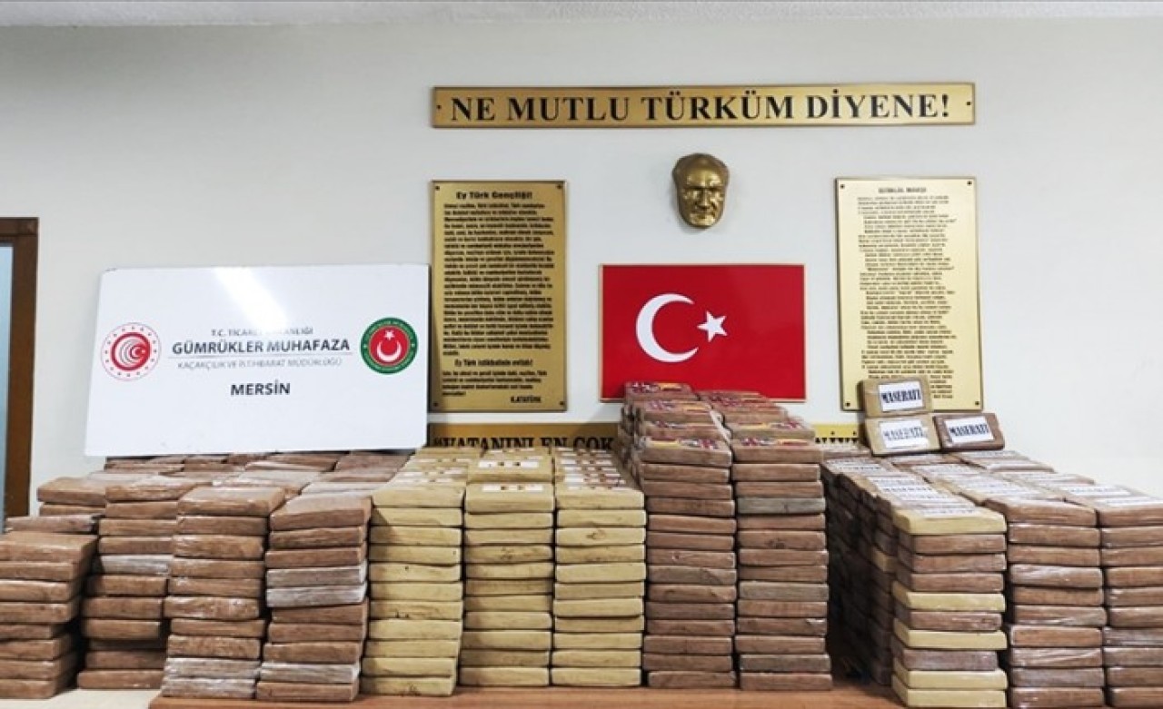 Tarihe geçen operasyon: Mersin Limanı'nda 1 ton kokain ele geçirildi 