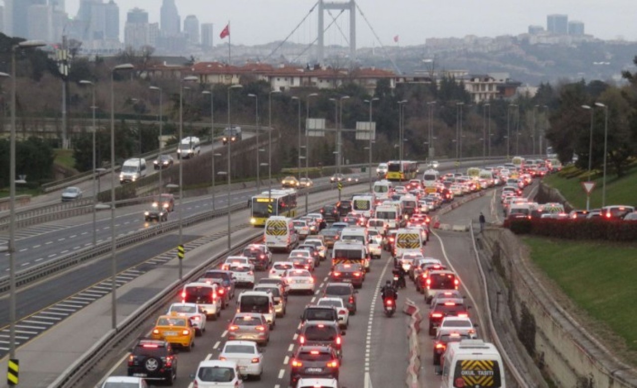 Trafikte yeni dönem: Tüm araçlarda zorunlu olacak!