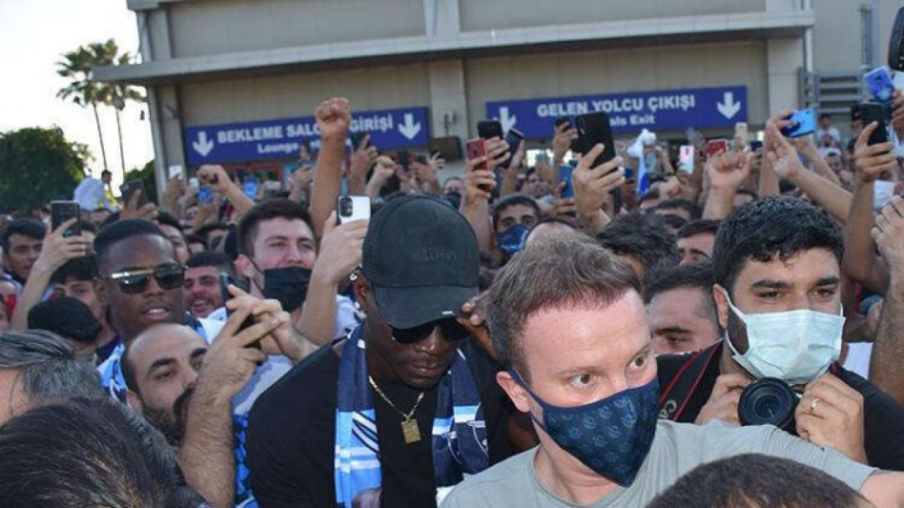 Adana'yı salladı: Balotelli çılgınlığı!