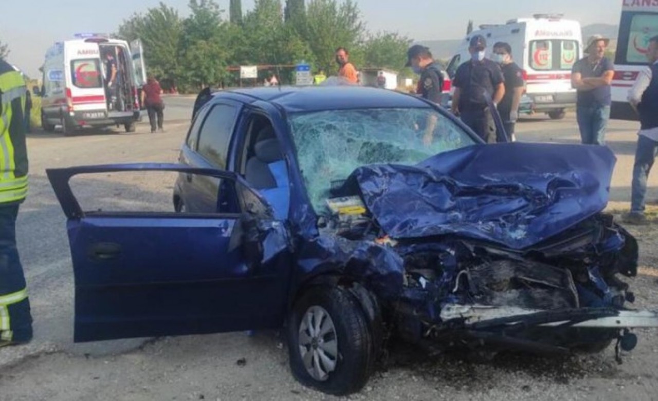 Alaşehir'de feci kaza: Neriman Akkaya ve Emine Karabulut öldü