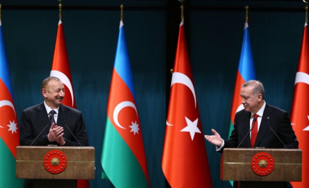 Azerbaycanlı şair Bextiyar yazdı: Dünya Türkün olup,  yene Türkün olacak