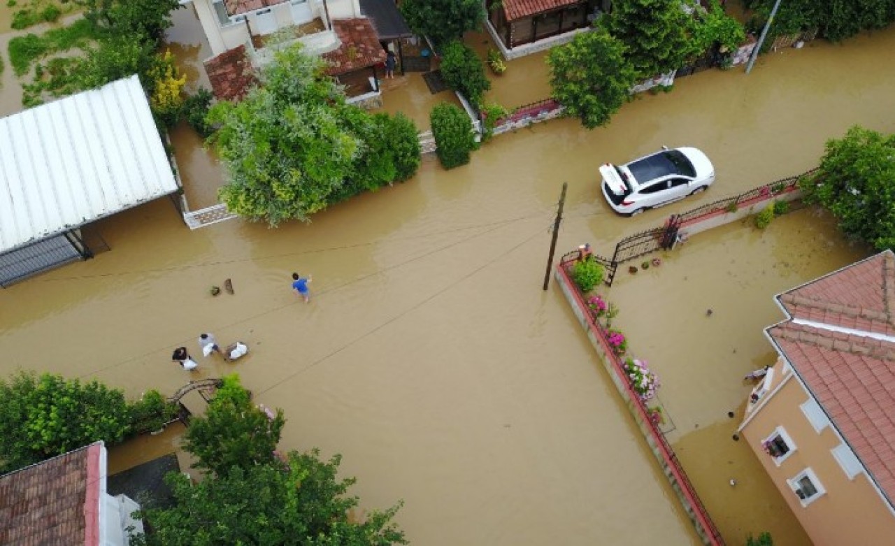 Burası İstanbul: Bir ilçe sular altında!