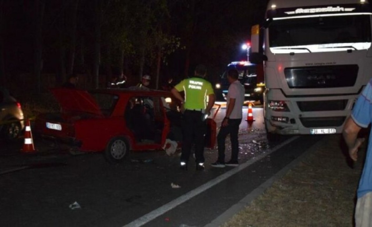 Çine'de ters yöne giren araç tırla çarpıştı: Salih Aydın ve Rabia Aydın öldü