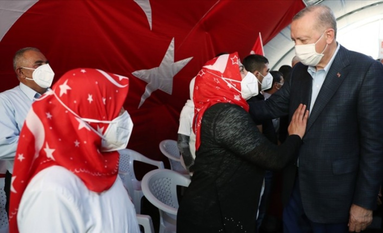 Cumhurbaşkanı Erdoğan'dan Diyarbakır annelerine: Bu takibi bırakmayacağız