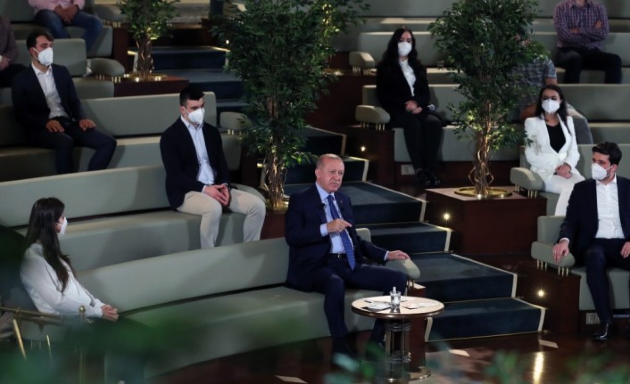 Cumhurbaşkanı Erdoğan,  öğrencilere Kanal İstanbul'u anlattı: Neden gerekli olduğunu açıkladı