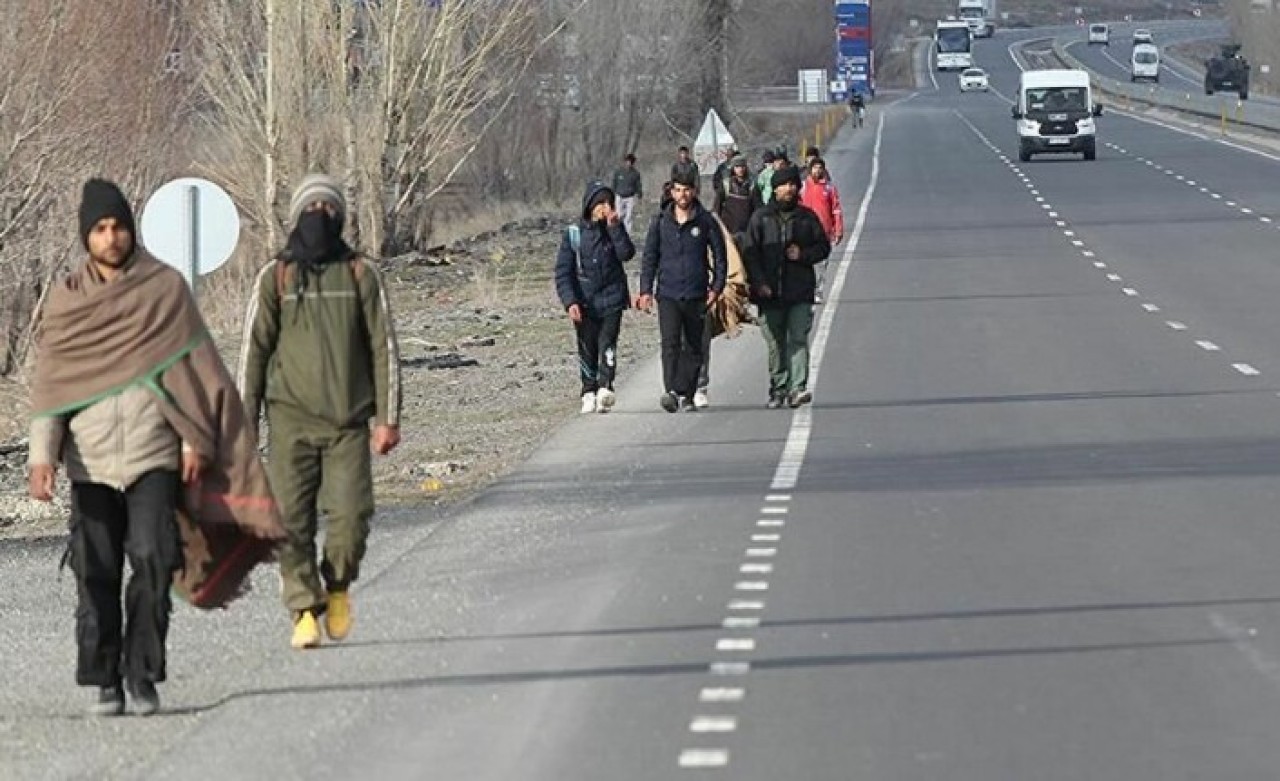 Dalga dalga geliyorlar,  milyonlarcası da sırada: Türkiye'de bakın kaç Afganistanlı var?