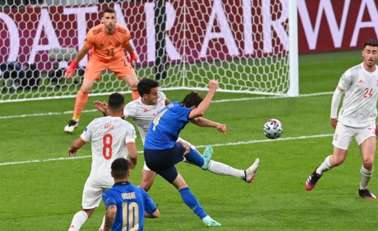 EURO 2020'de İtalya-İspanya maçı nefes kesti: Finalisti penaltılar belirledi